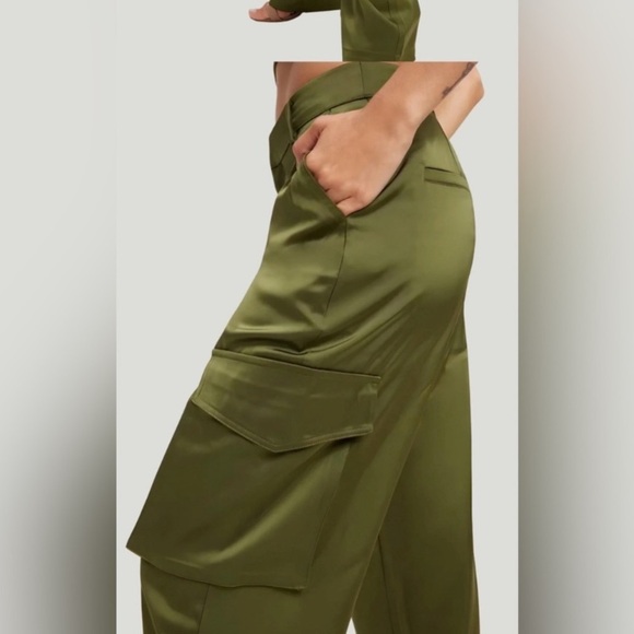 GOOD AMERICAN GREEN SATIN CARGO PANTS - Picture 3 of 14